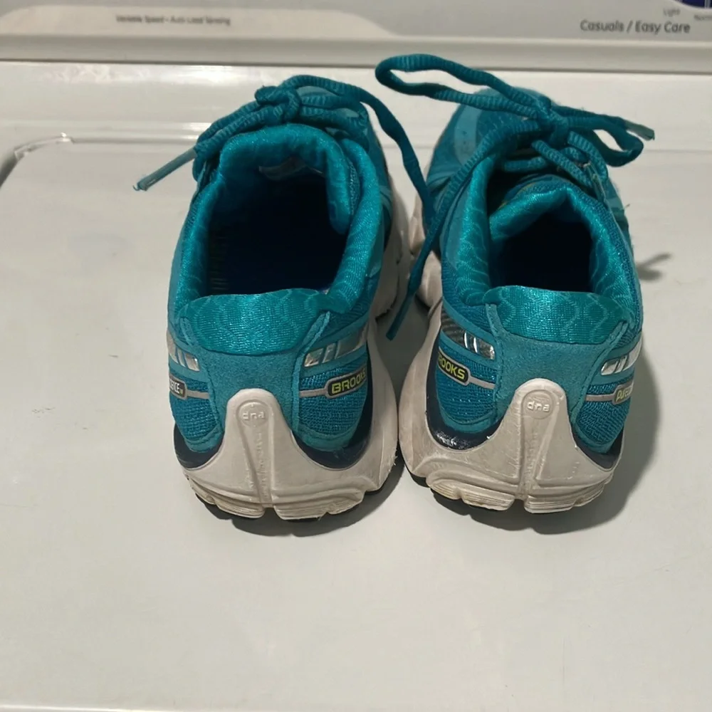 Brooks pure cadence running shoes Women's Teal sneakers size 6.5 split toe